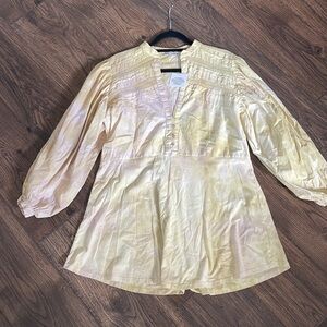 Zara Women's Golden yellow romper w lace detailing, abalone style buttons Small.